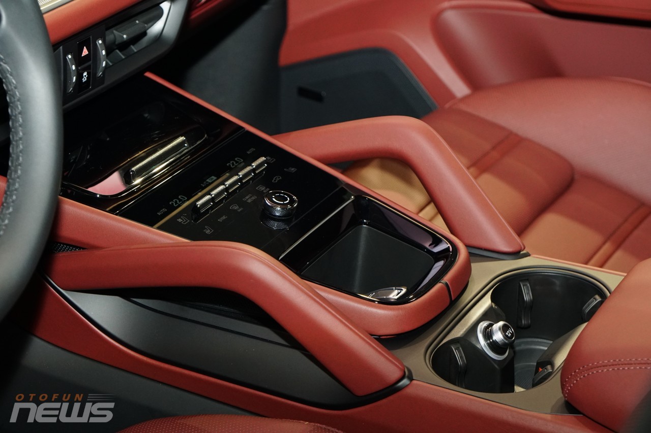 Cận cảnh Porsche Cayenne S Coupe 2024 tại Việt Nam