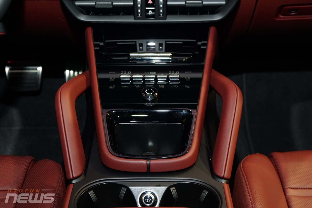 Cận cảnh Porsche Cayenne S Coupe 2024 tại Việt Nam