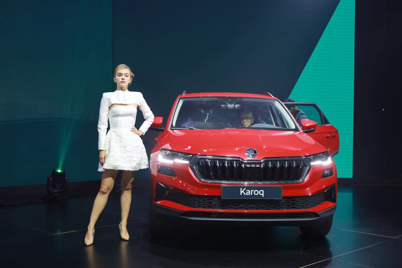 Chi tiết Skoda Karoq 2023 vừa ra mắt, giá lăn bánh dao động 1,14-1,24 tỷ đồng tại Hà Nội Chi tiết Skoda Karoq 2023 vừa ra mắt, giá lăn bánh dao động 1,14-1,24 tỷ đồng tại Hà Nội