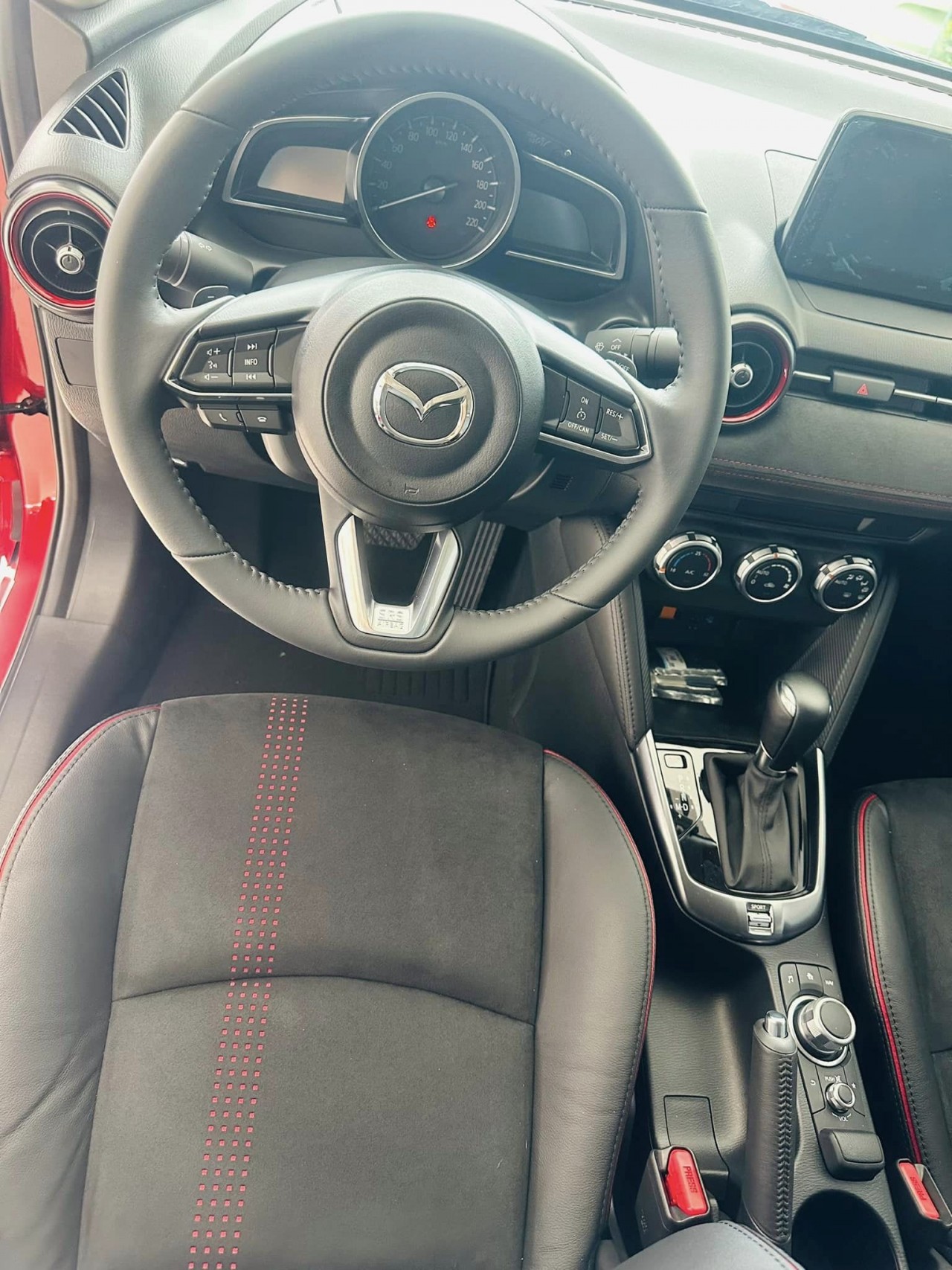 Cận cảnh Mazda 2 bản nâng cấp có mặt tại đại lý Cận cảnh Mazda 2 bản nâng cấp có mặt tại đại lý