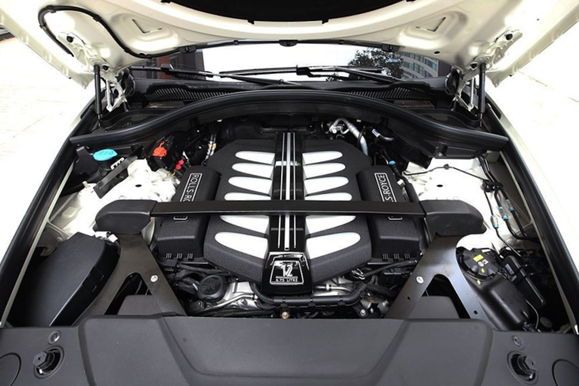 Rolls-Royce Cullinan gần 40 tỷ đeo biển sảnh tiến Rolls-Royce Cullinan gần 40 tỷ đeo biển sảnh tiến