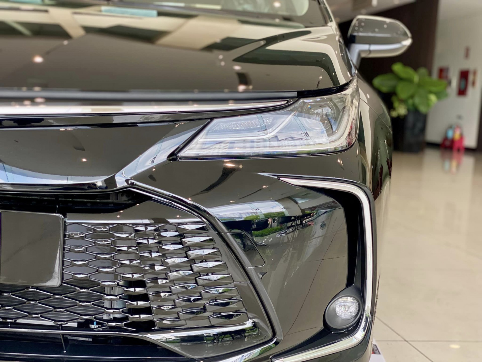 Cận cảnh Toyota Corolla Altis 2023 có mặt tại đại lý