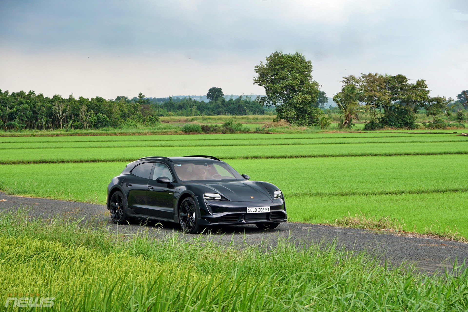 Porsche Taycan Cross Turismo: Xe điện thể thao dành cho người giàu Porsche Taycan Cross Turismo: Xe điện thể thao dành cho người giàu