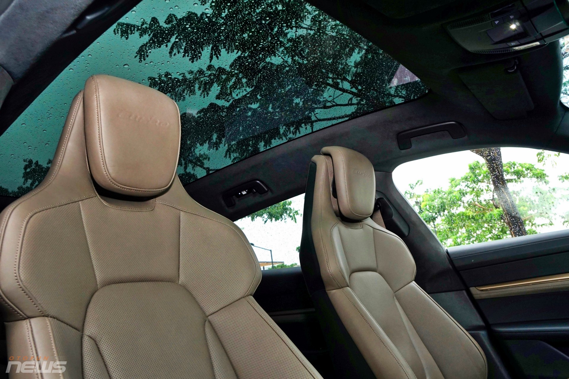 Porsche Taycan Cross Turismo: Xe thể thao điện dành cho người giàu