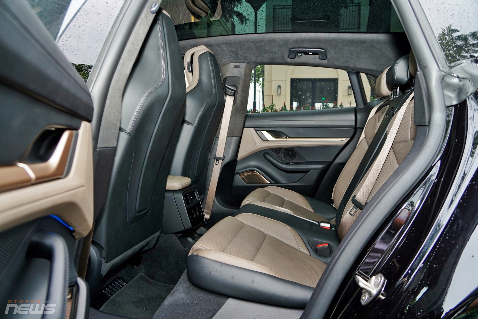Porsche Taycan Cross Turismo: Xe thể thao điện dành cho người giàu
