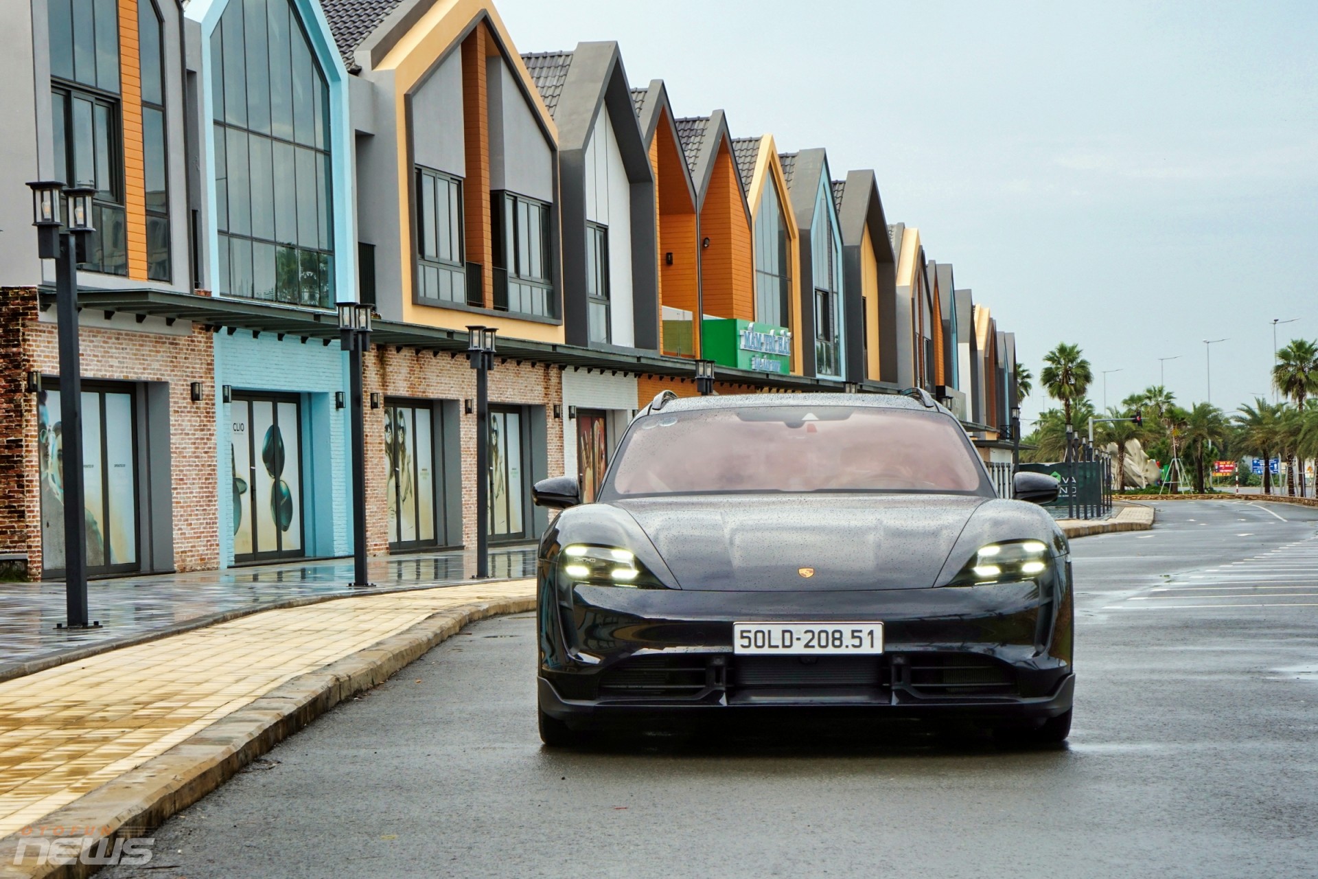 Porsche Taycan Cross Turismo: Xe điện thể thao dành cho người giàu