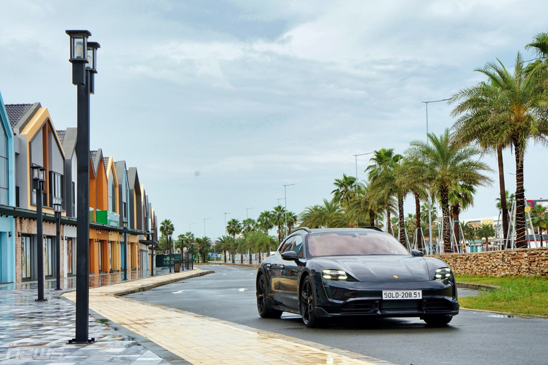 Porsche Taycan Cross Turismo: Xe điện thể thao dành cho người giàu