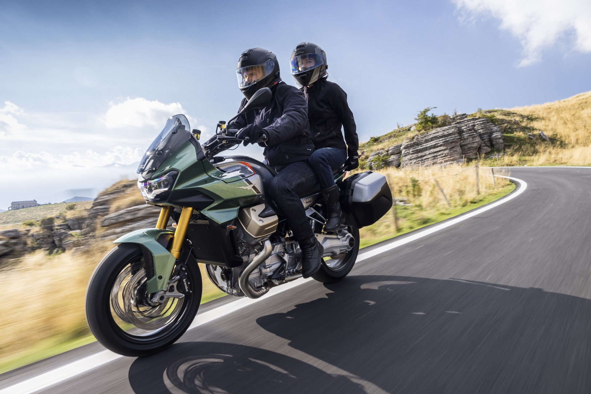 Piaggio giới thiệu ba mẫu xe mô tô hoàn toàn mới tại Việt Nam