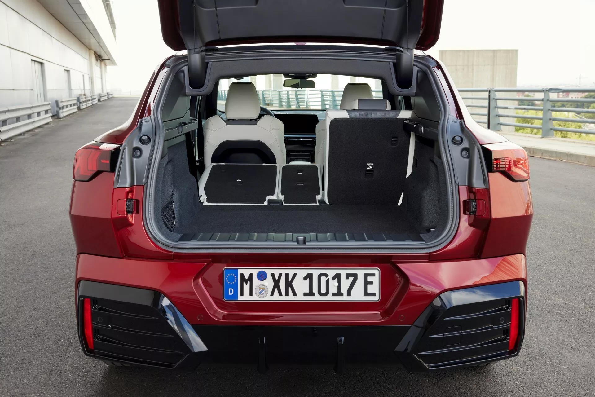 BMW trình làng X2 và IX2 2024 hoàn toàn mới