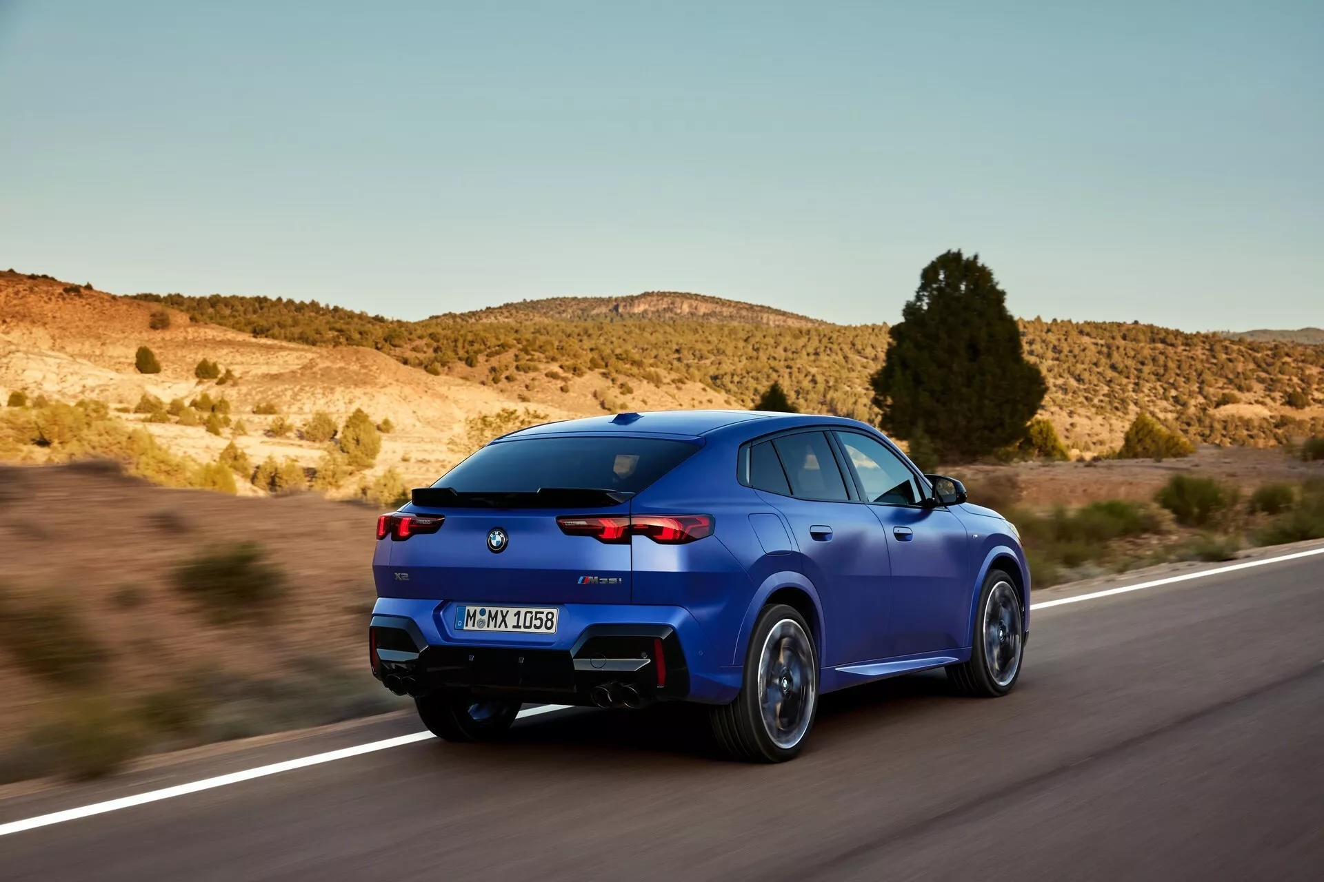 BMW trình làng X2 và IX2 2024 hoàn toàn mới