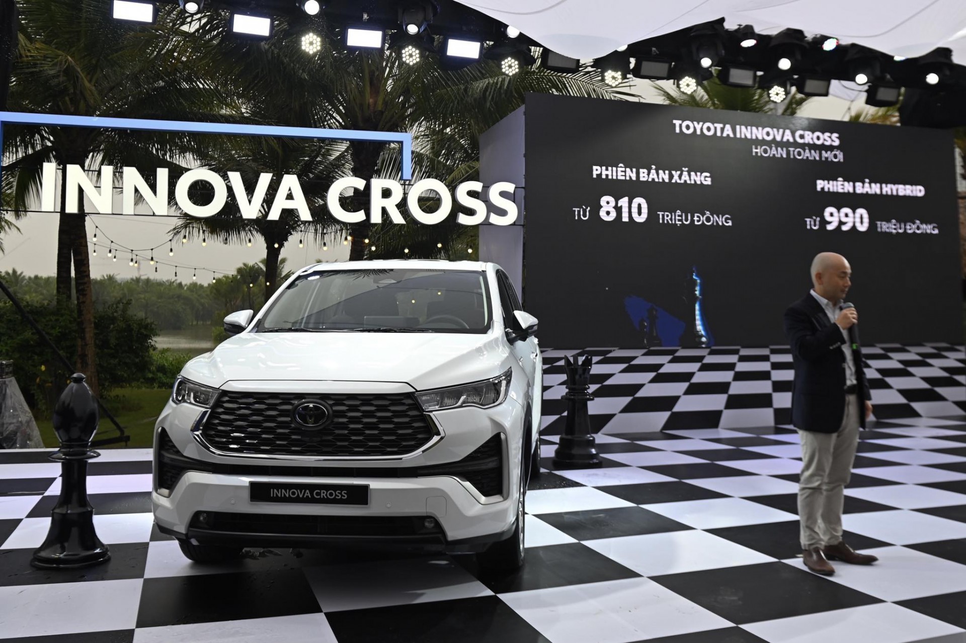 Toyota Innova Cross ra mắt giá từ 810 triệu đồng, nhiều trang bị vượt trội nhóm MPV Toyota Innova Cross 1