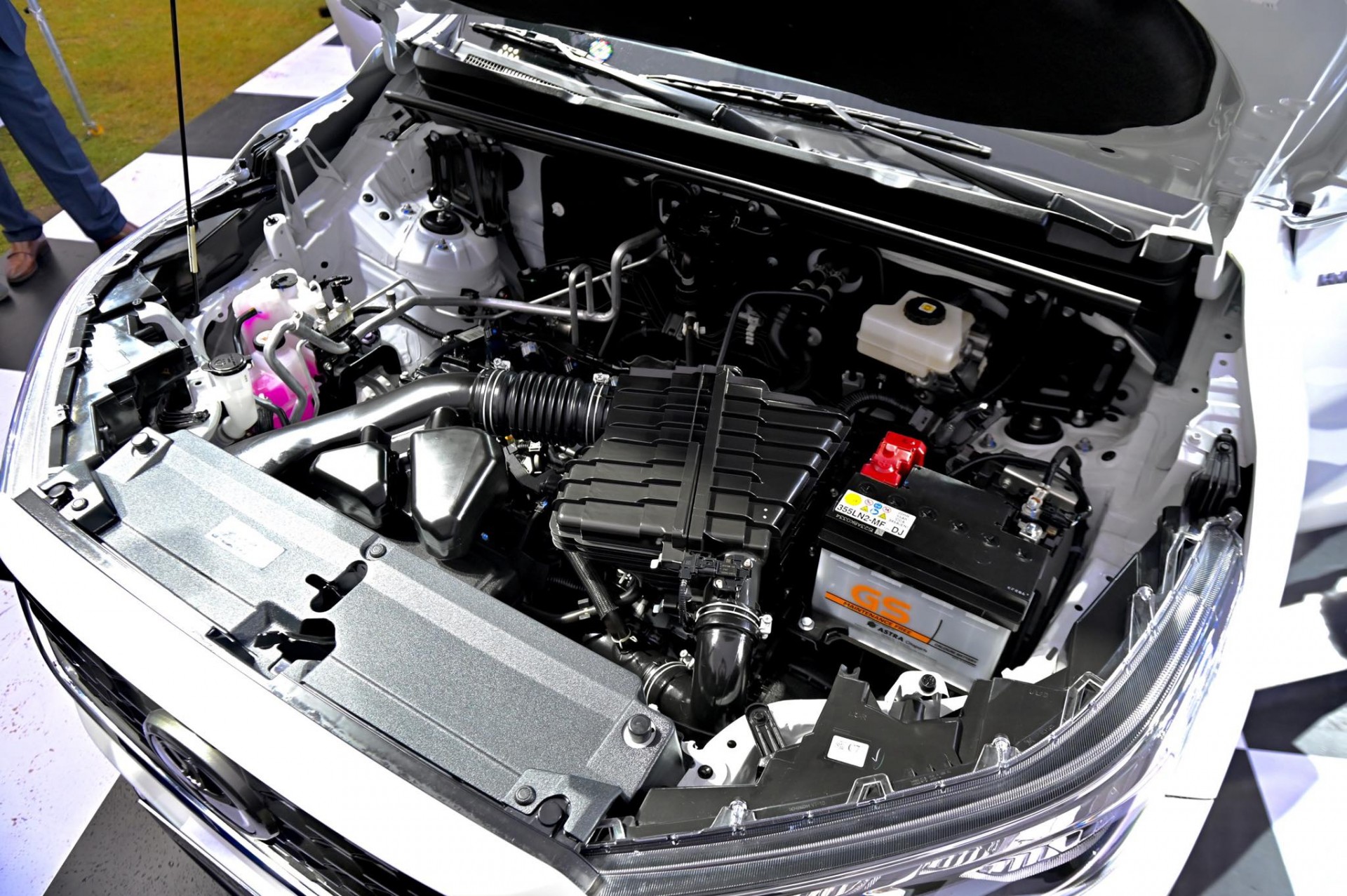 Toyota Innova Cross ra mắt giá từ 810 triệu đồng, nhiều trang bị vượt trội nhóm MPV Toyota Innova Cross 4