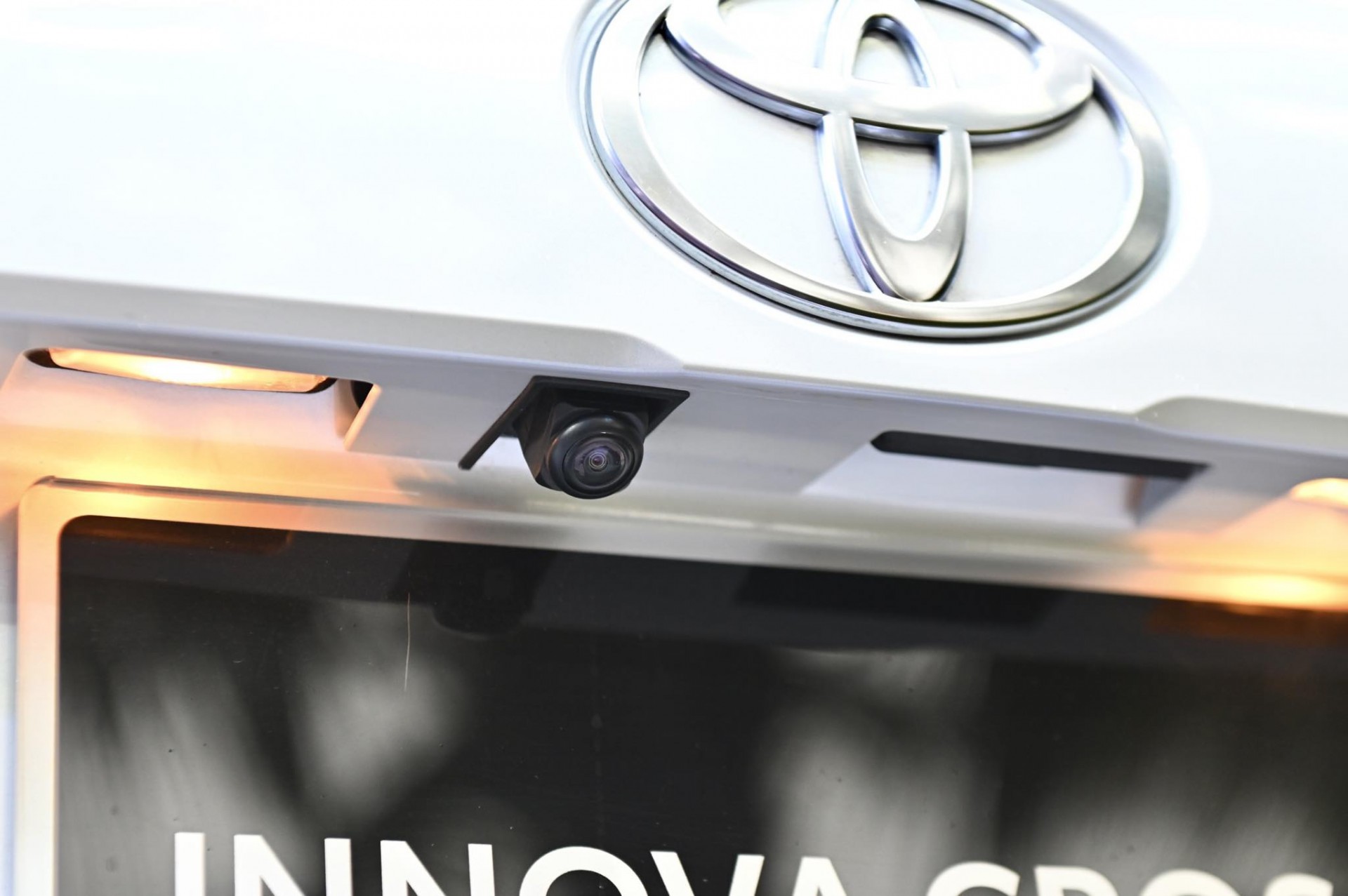 Hình chi tiết Toyota Innova Cross 2.0HEV giá 990 triệu đồng Hình chi tiết Toyota Innova Cross 2.0HEV giá 990 triệu đồng