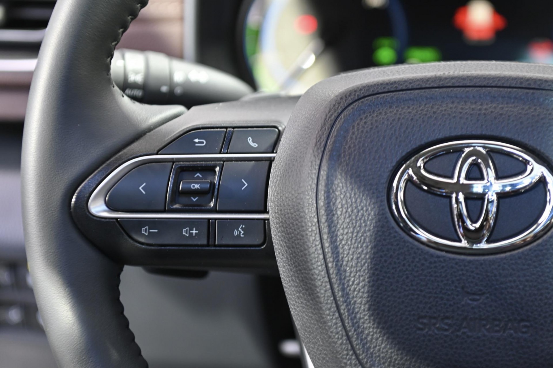 Hình chi tiết Toyota Innova Cross 2.0HEV giá 990 triệu đồng Hình chi tiết Toyota Innova Cross 2.0HEV giá 990 triệu đồng