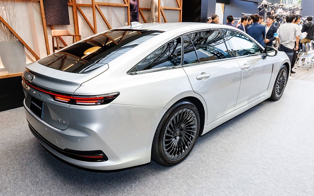 Cận cảnh xe 'bộ trưởng' Toyota Crown Sedan 2024 Cận cảnh xe 'bộ trưởng' Toyota Crown Sedan 2024
