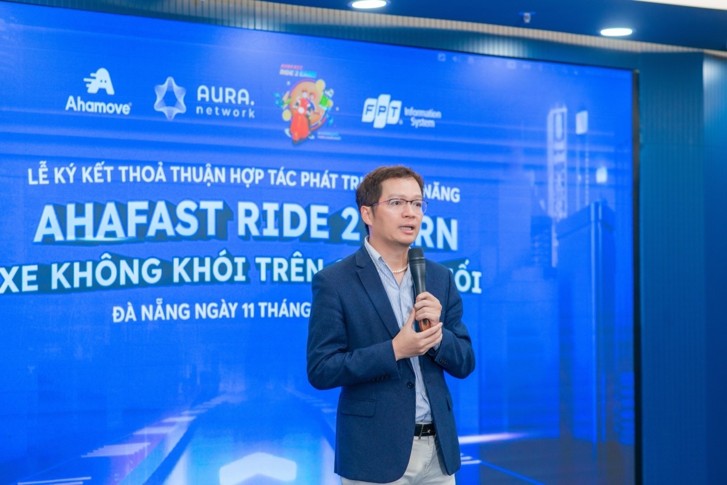 Ahamove - Aura Network hợp tác cho ra mắt tính năng AhaFast Ride To Earn