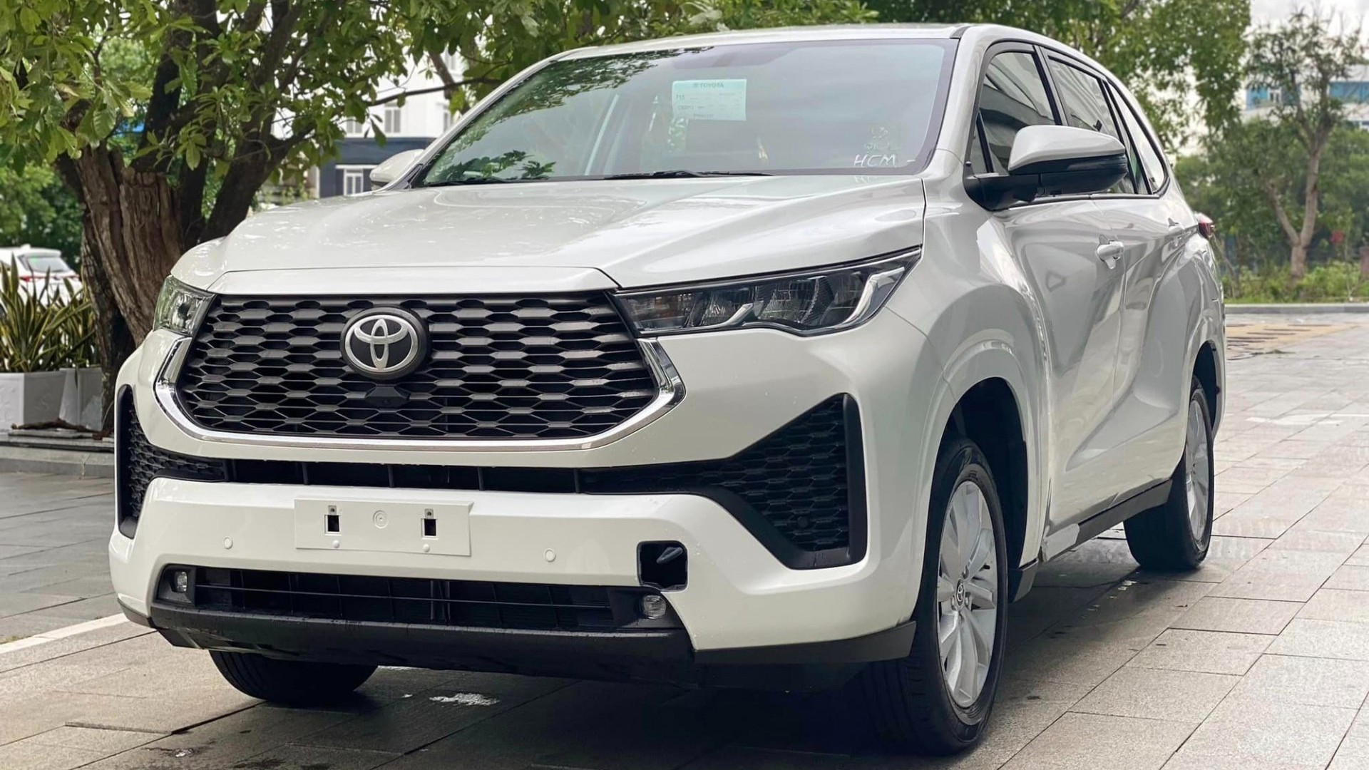 Vừa về đại lý Toyota Innova Cross đã chênh giá 50 triệu đồng