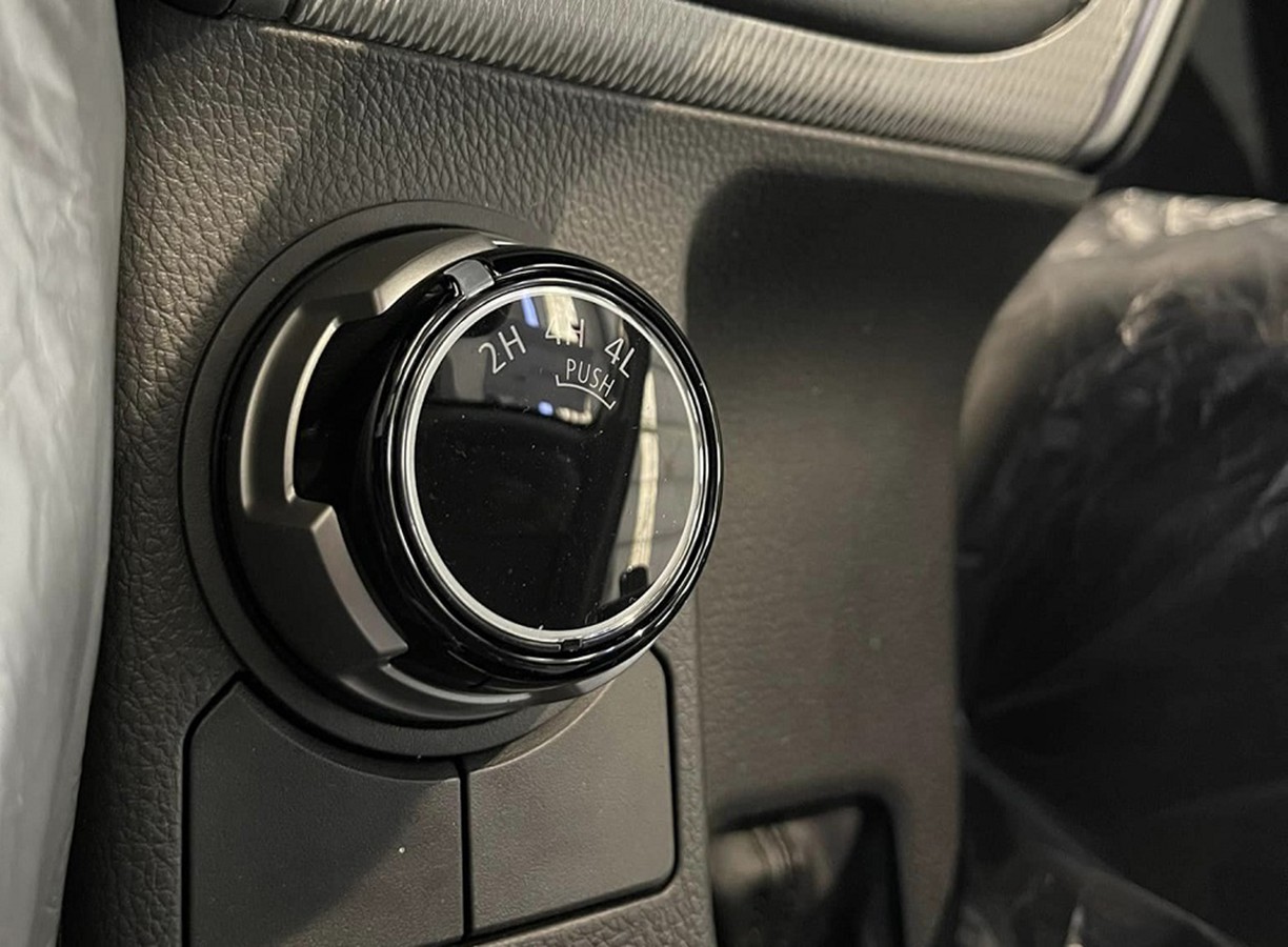 Cận cảnh Lô xe Mitsubishi Triton 2023 số sàn tại Việt Nam chỉ từ 550 triệu