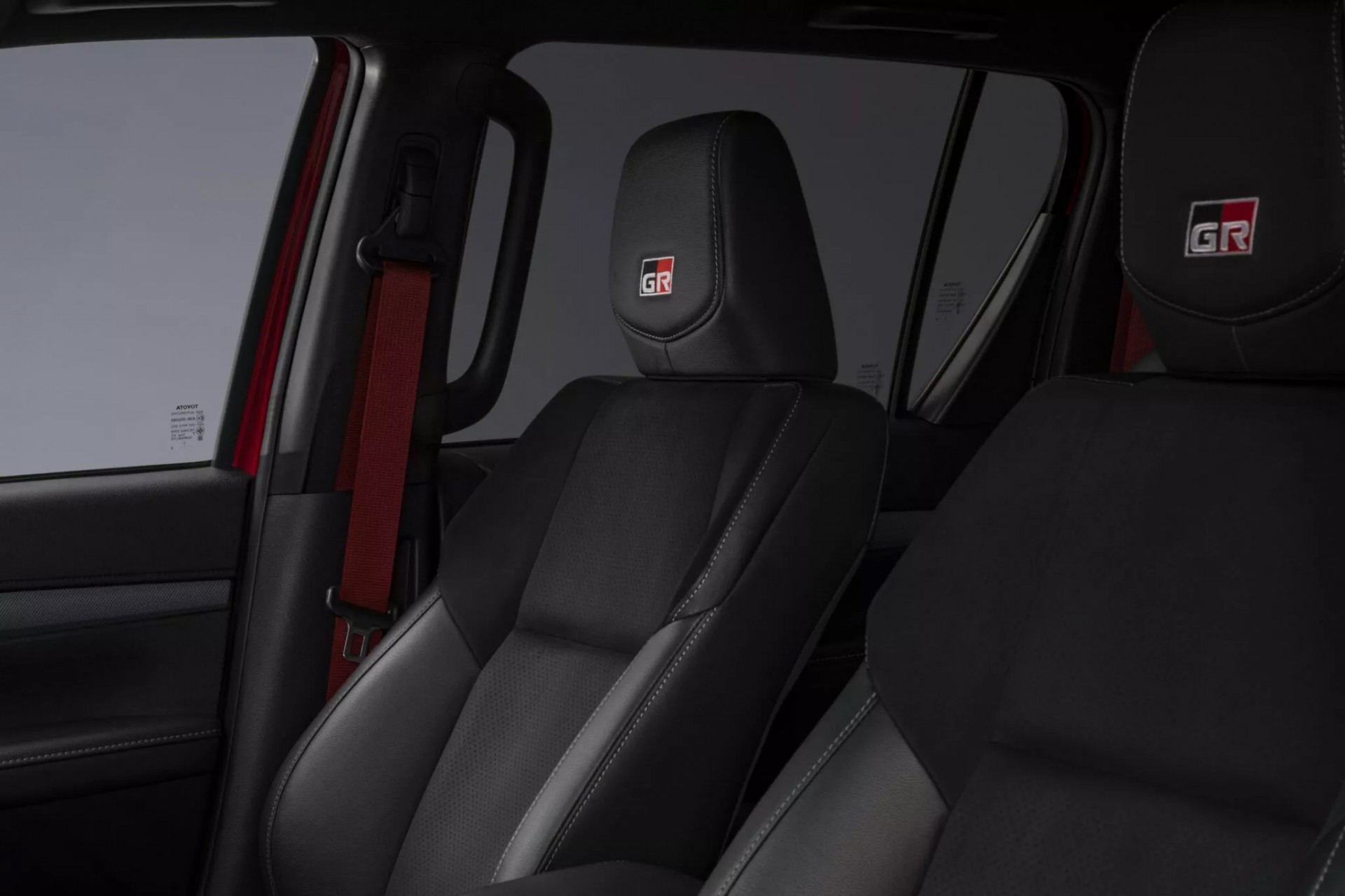 Toyota giới thiệu bán tải thể thao Hilux GR Sport II 2024 Toyota giới thiệu bán tải thể thao Hilux GR Sport II 2024