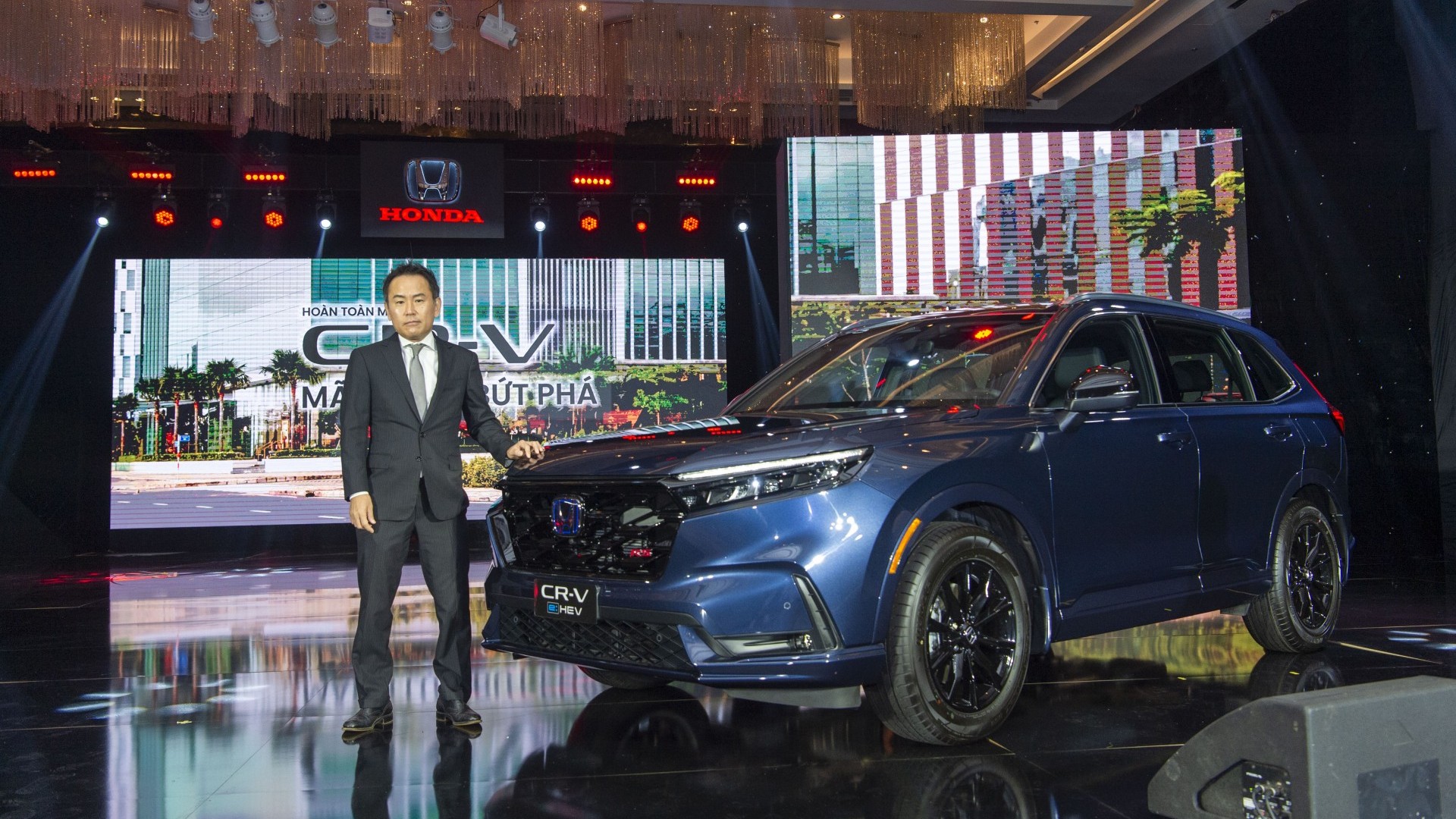 Honda CR-V thế hệ mới ra mắt, lần đầu tiên kèm hệ dẫn động AWD và có phiên bản hybrid