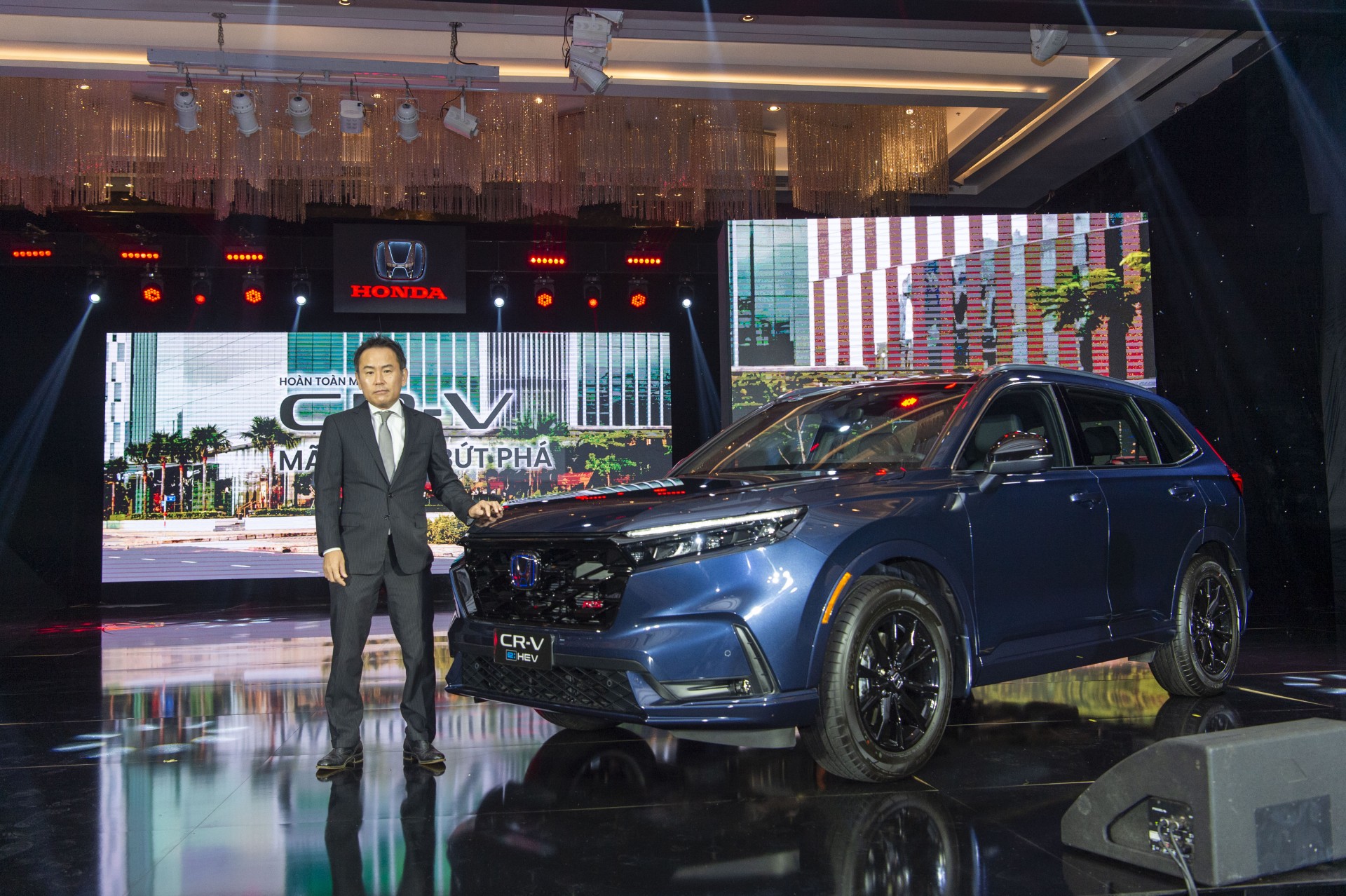 Honda CR-V thế hệ mới ra mắt, lần đầu tiên xuất phiên bản hybrid e:HEV RS Honda CR-V thế hệ mới ra mắt, lần đầu tiên xuất phiên bản hybrid e:HEV RS