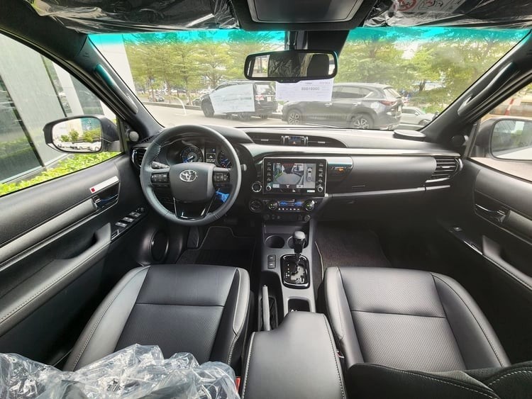 Cận cảnh Toyota Hilux 4x4 AT Adventure