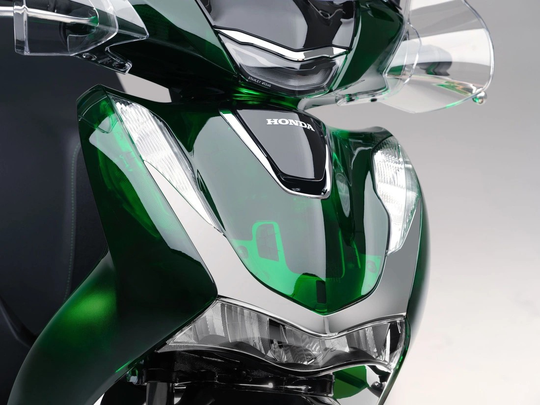 Honda SH có thêm phiên bản mới với 'dàn áo' trong suốt
