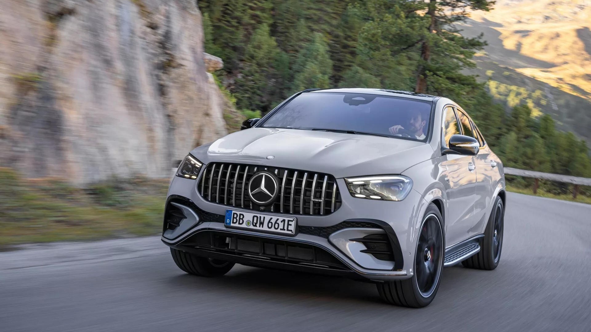 Mercedes-AMG GLE 53 PHEV 2026 ra mắt với sức mạnh 543 mã lực