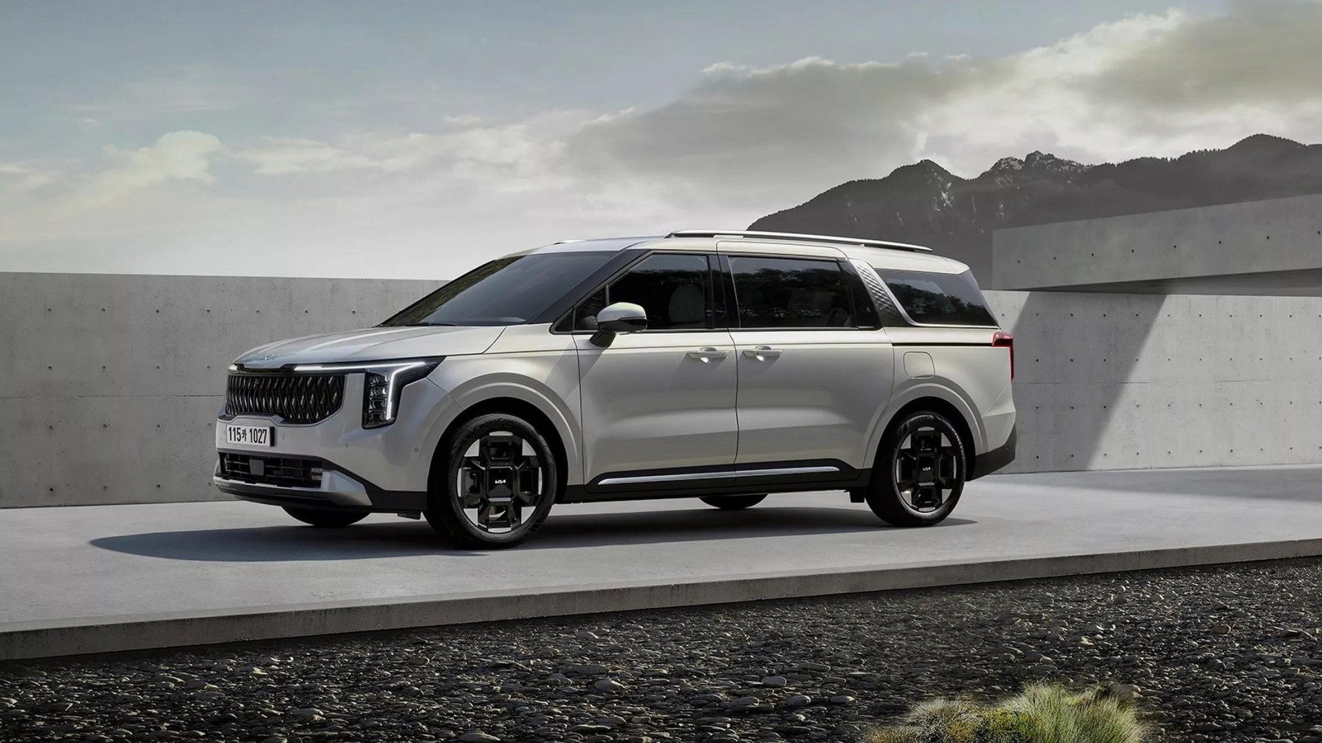 Kia Carnival 2024 ra mắt, có thêm động cơ hybrid