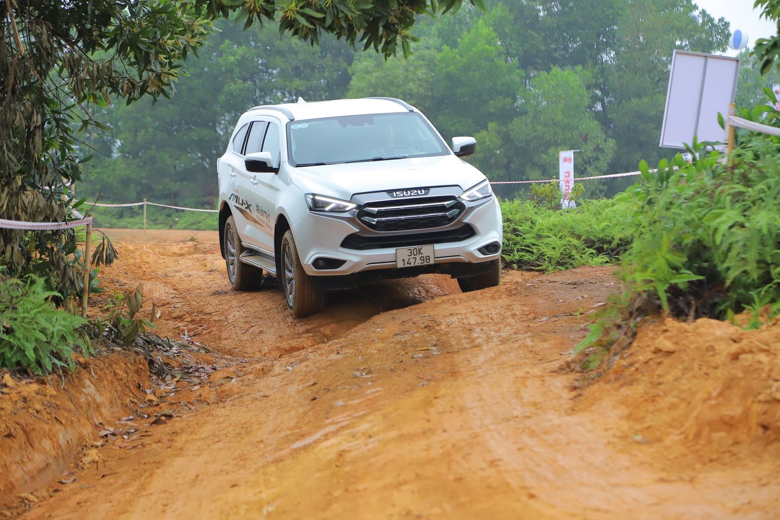 Cùng Isuzu Việt Nam