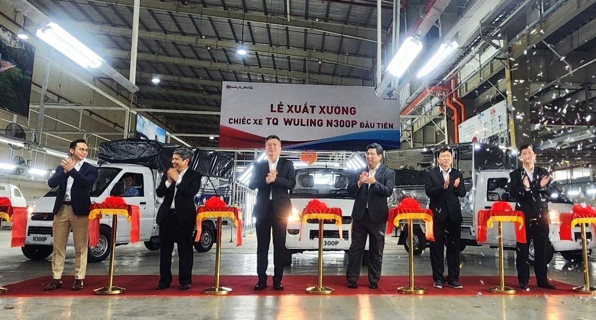 Ra mắt xe tải nhẹ máy xăng TQ Wuling N300P tiêu chuẩn Euro 5 Ra mắt xe tải nhẹ máy xăng TQ Wuling N300P tiêu chuẩn Euro 5