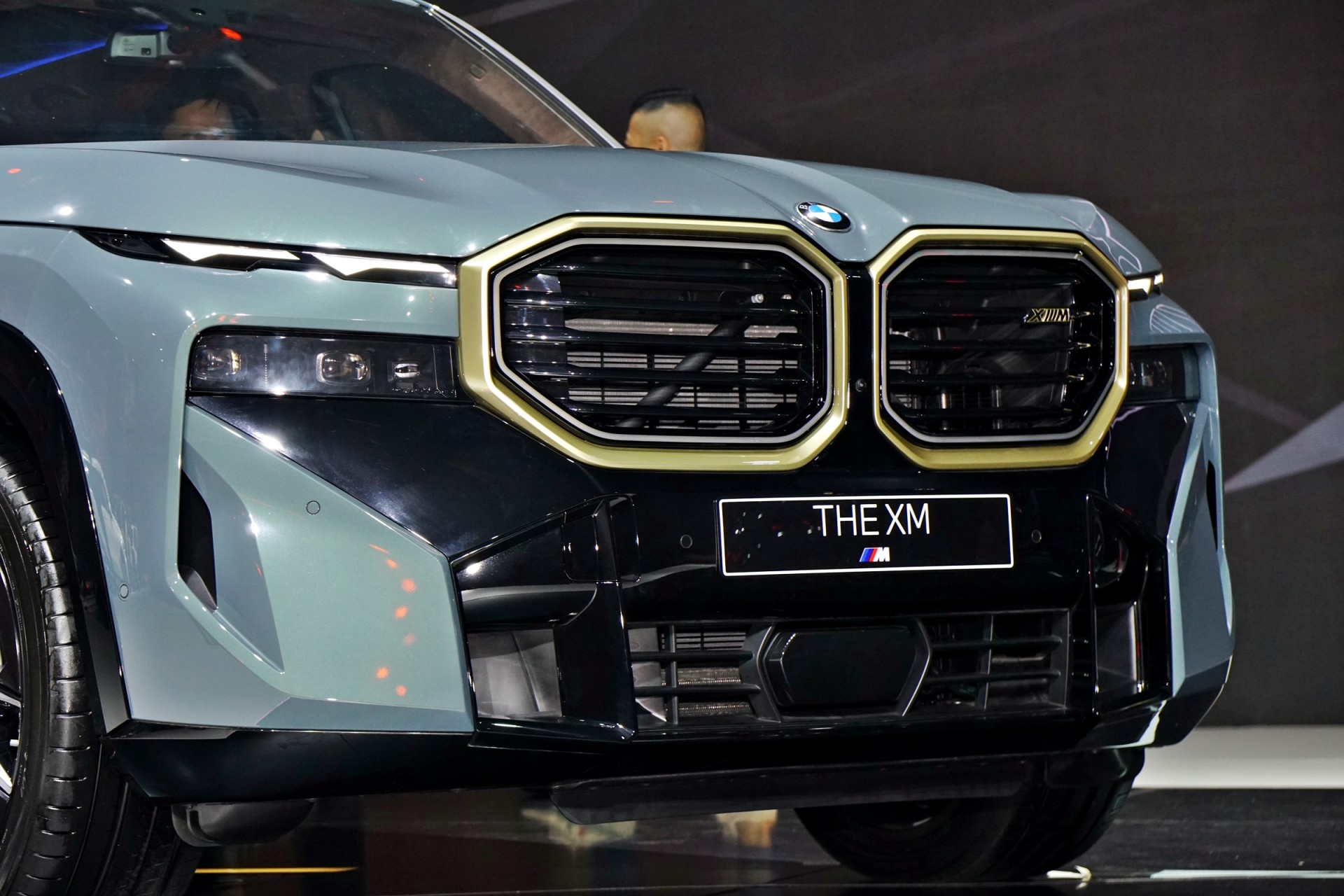 Cận cảnh SUV hiệu năng cao BMW XM 2024 giá 10,9 tỷ đồng