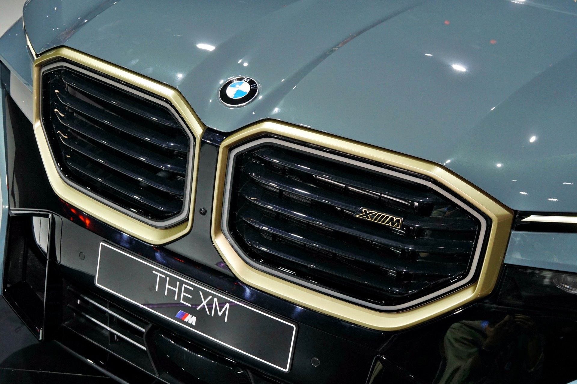 Cận cảnh SUV hiệu năng cao BMW XM 2024 giá 10,9 tỷ đồng