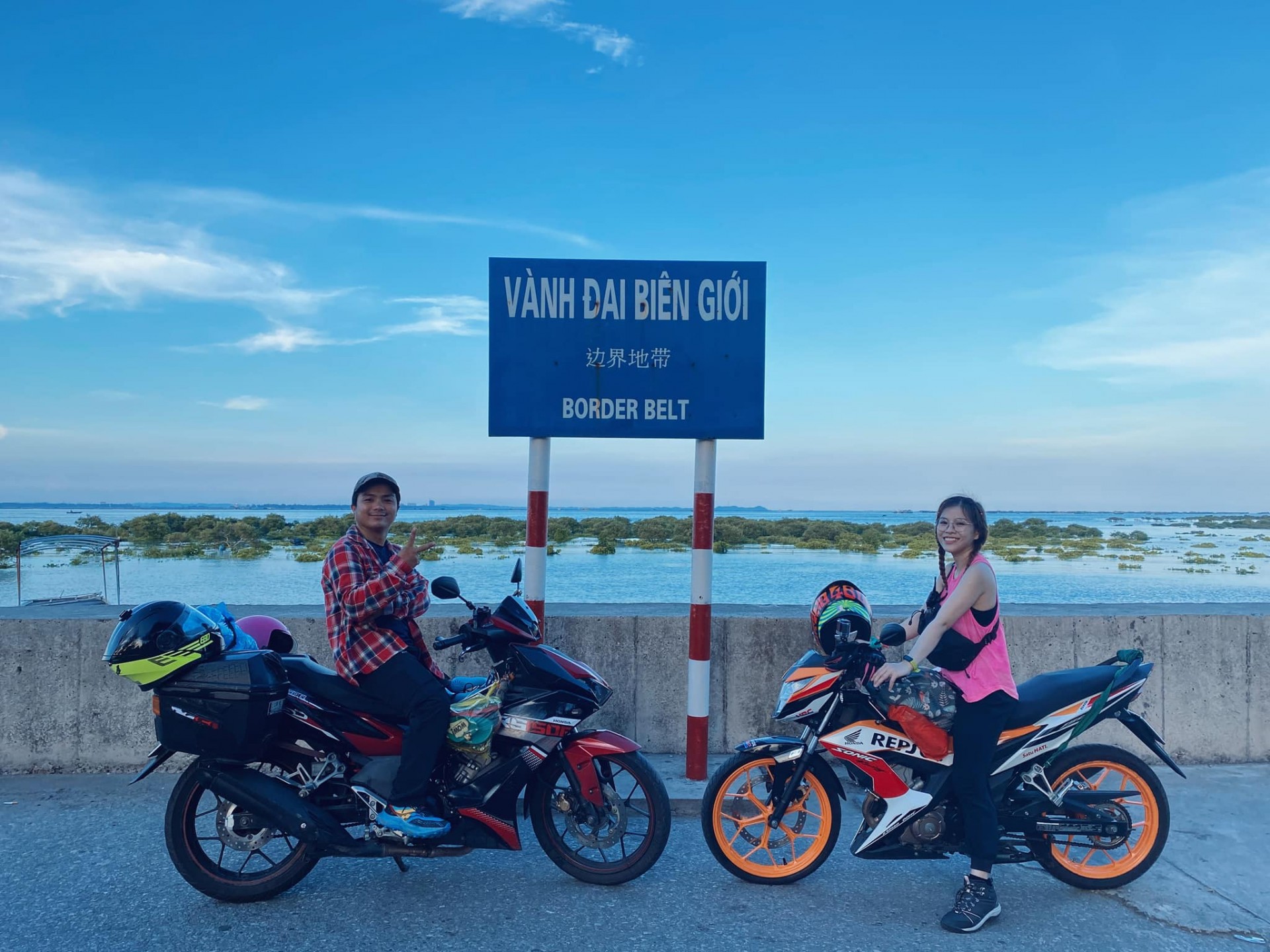 Nữ phượt thủ chạy xuyên Đông Nam Á:' Chỉ phượt bằng ô tô khi không đủ sức lái xe máy nữa' Nữ phượt thủ chạy xuyên Đông Nam Á:' Chỉ phượt bằng ô tô khi không đủ sức lái xe máy nữa'