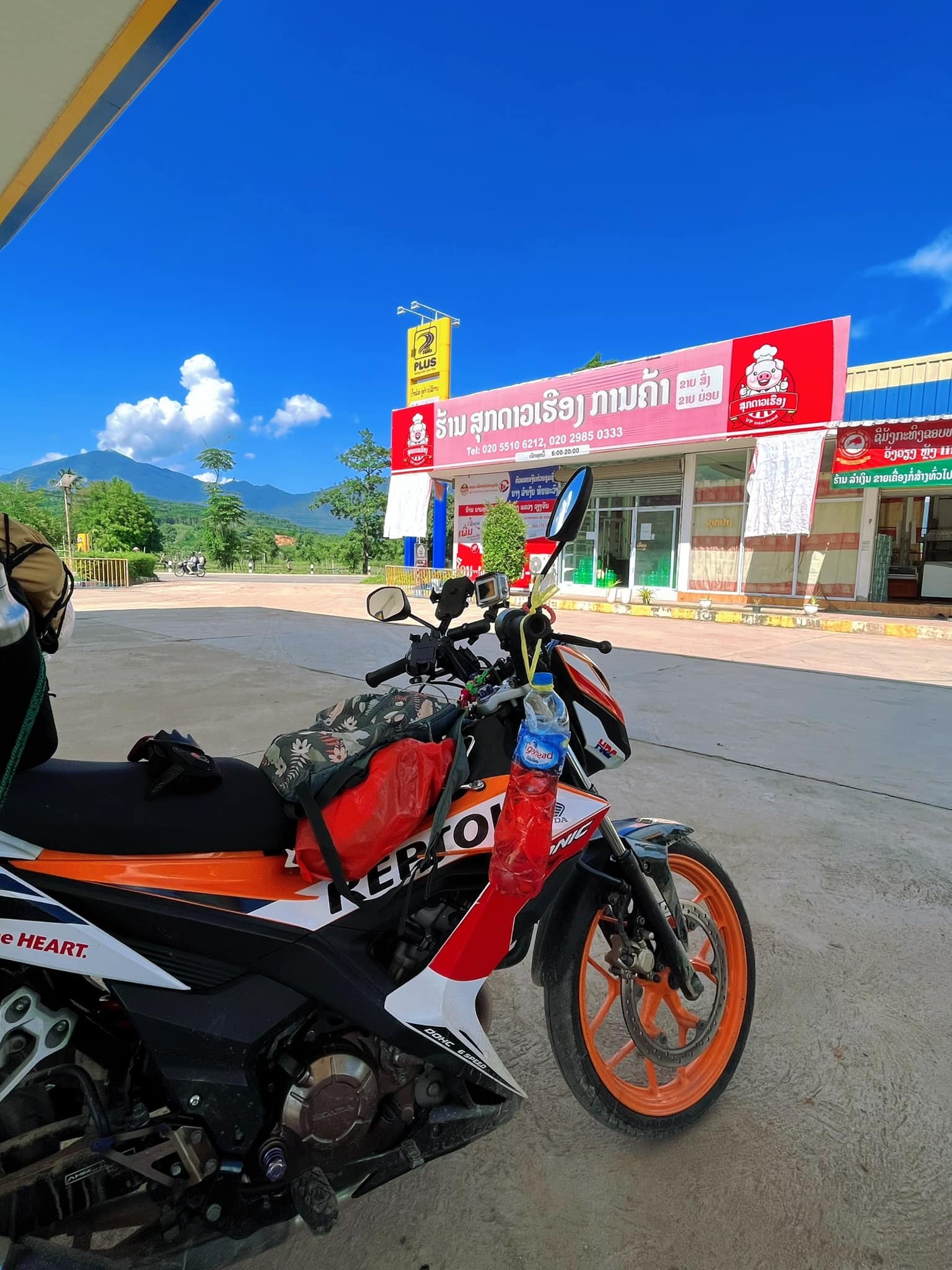 Nữ phượt thủ chạy xuyên Đông Nam Á:' Chỉ phượt bằng ô tô khi không đủ sức lái xe máy nữa' Nữ phượt thủ chạy xuyên Đông Nam Á:' Chỉ phượt bằng ô tô khi không đủ sức lái xe máy nữa'