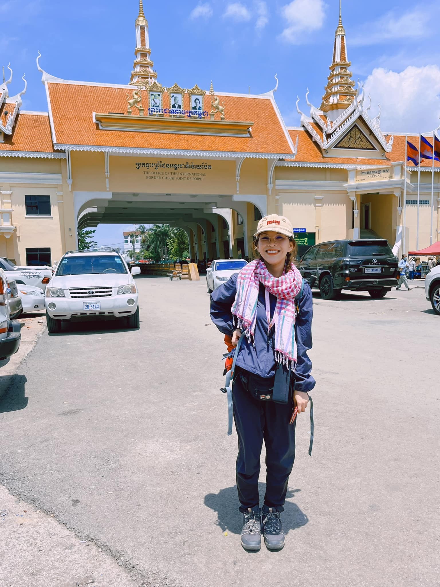Nữ phượt thủ chạy xuyên Đông Nam Á:' Chỉ phượt bằng ô tô khi không đủ sức lái xe máy nữa' Nữ phượt thủ chạy xuyên Đông Nam Á:' Chỉ phượt bằng ô tô khi không đủ sức lái xe máy nữa'