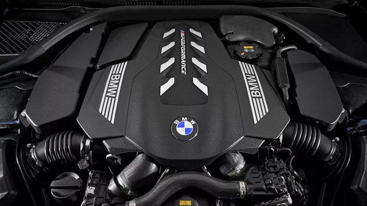 BMW ngừng sản xuất động cơ V8 tại Đức