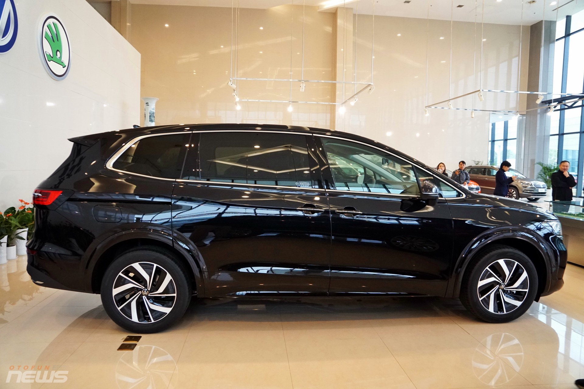 Volkswagen phân phối thêm 4 mẫu xe mới tại Việt Nam, có cả xe điện Volkswagen phân phối thêm 4 mẫu xe mới tại Việt Nam, có cả xe điện