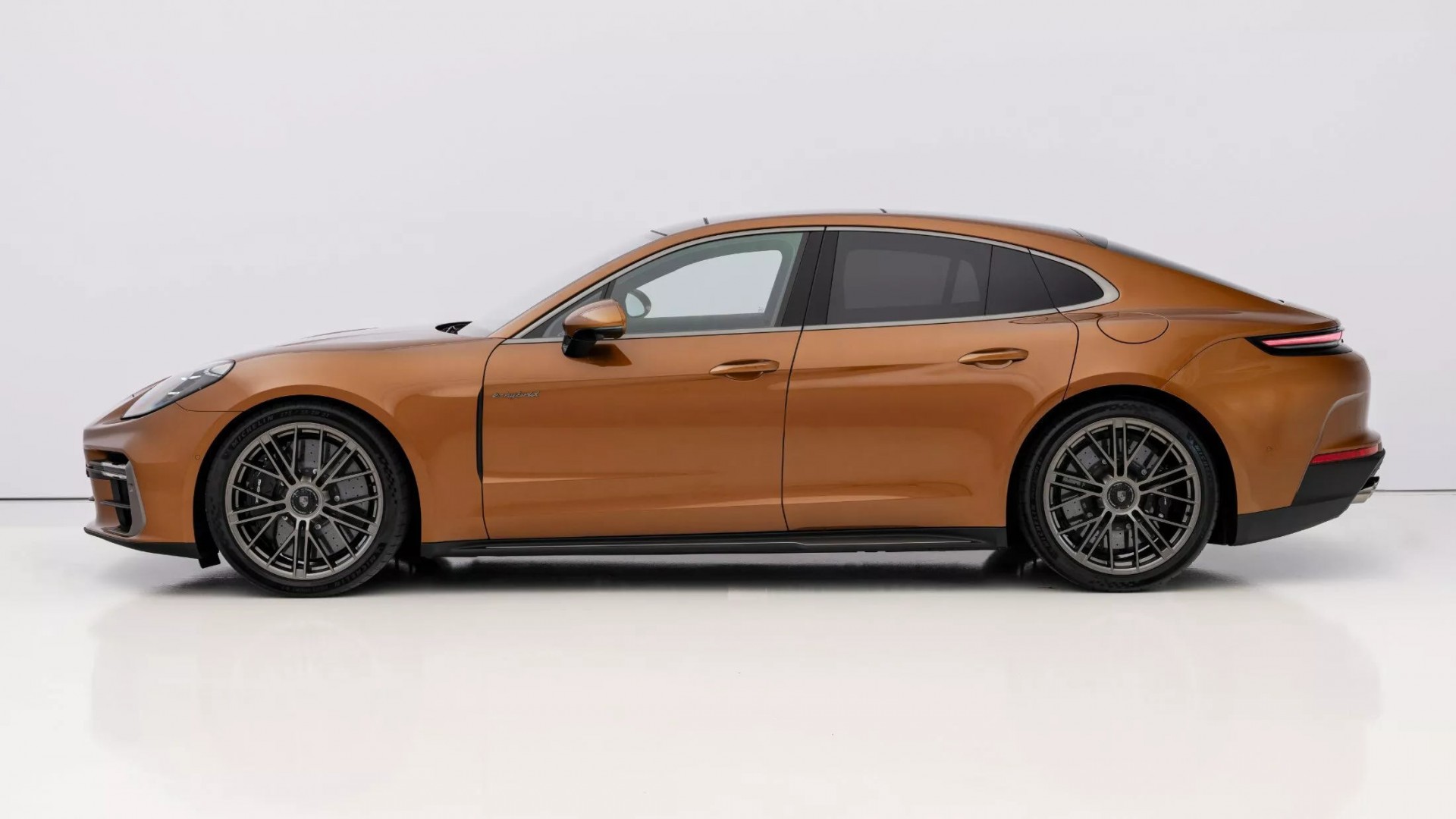 Porsche Panamera thế hệ mới trình làng với hàng loạt công nghệ mới