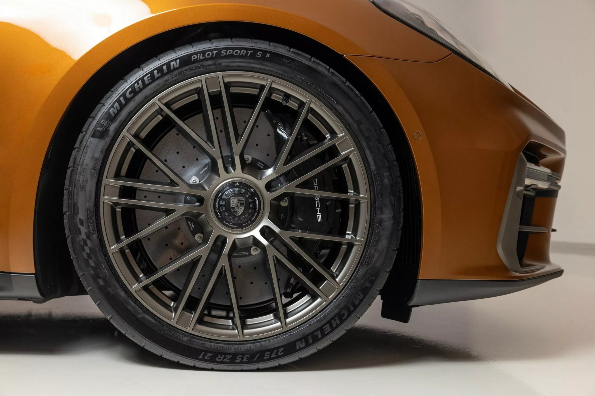 Porsche Panamera thế hệ mới trình làng với hàng loạt công nghệ mới