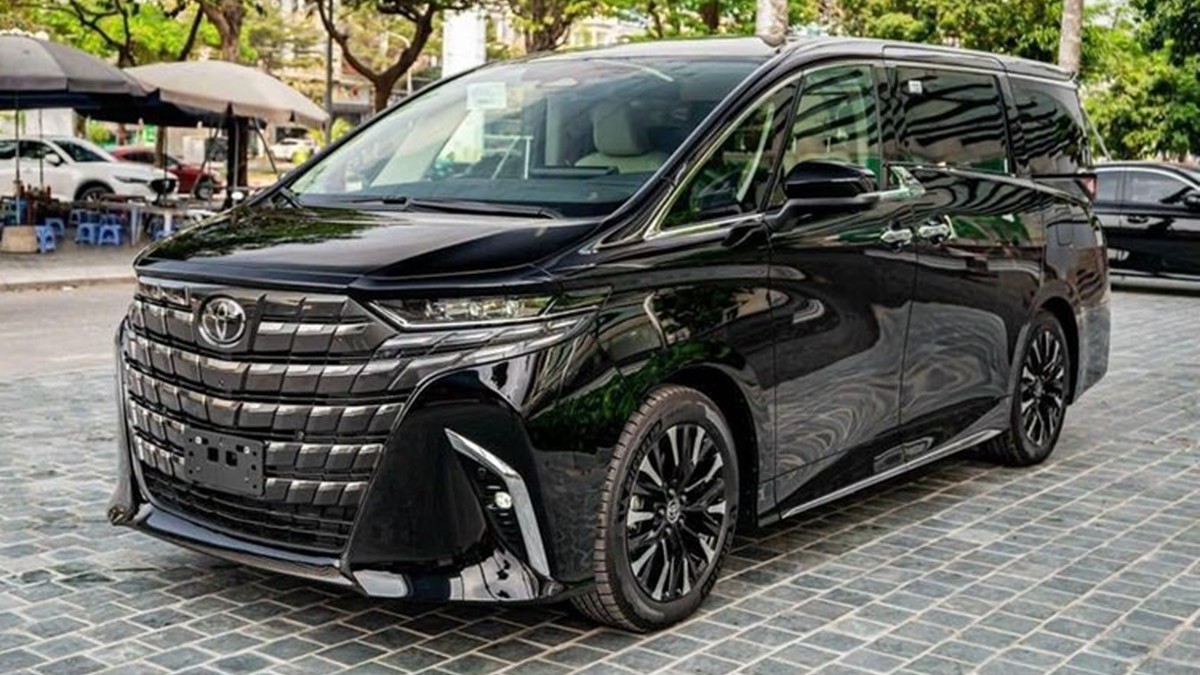 Toyota Alphard nhập tư nhân đắt hơn xe chính hãng 300 triệu đồng