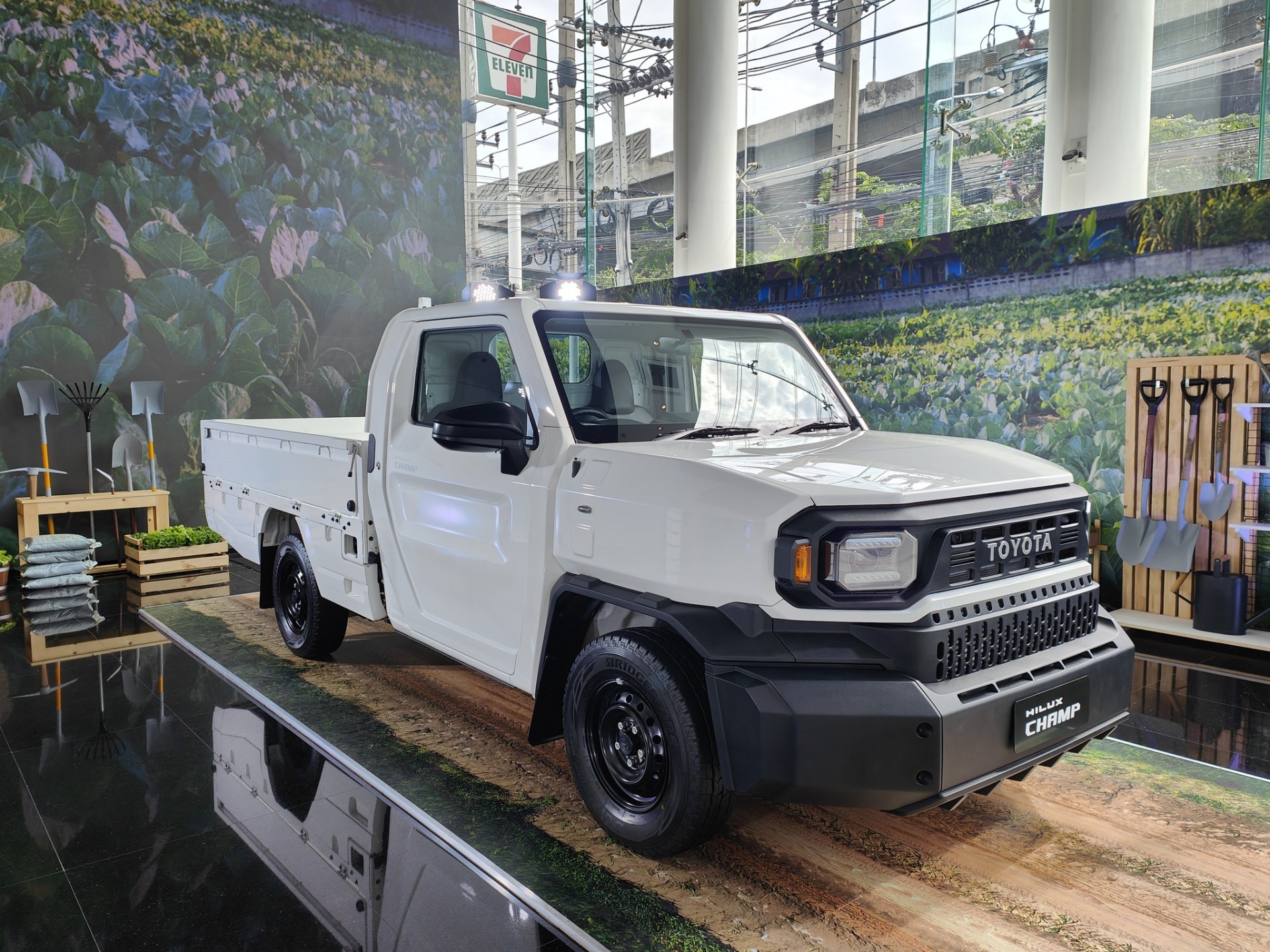 Toyota Hilux Champ 2024 ra mắt, xe bán tải có độ tùy biến cao Toyota Hilux Champ 2024 ra mắt, xe bán tải có độ tùy biến cao