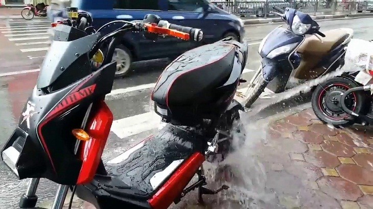 Cách rửa xe máy điện VinFast an toàn Cách rửa xe máy điện VinFast an toàn