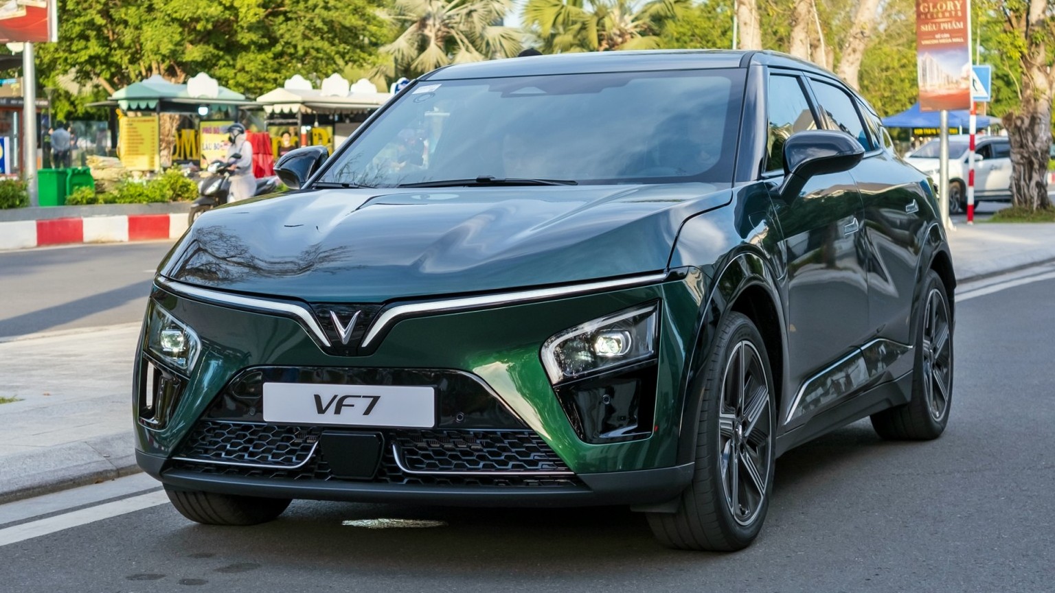 Doanh số bán xe của VinFast năm 2023 tăng 45% so với năm ngoái