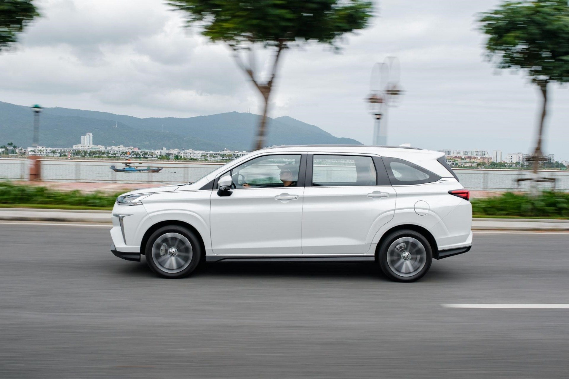 Tháng 12: Thời điểm vàng sở hữu xe gia đình Veloz Cross và Avanza Premio Tháng 12: Thời điểm vàng sở hữu xe gia đình Veloz Cross và Avanza Premio