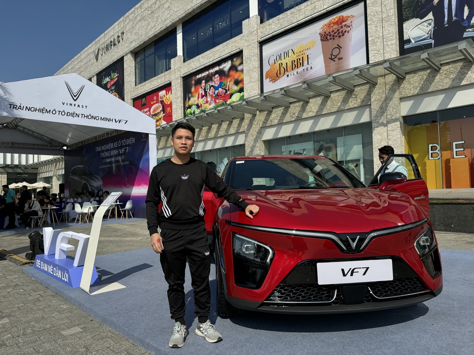 Khách hàng đánh giá VinFast VF 7: Xe đẹp, lái thích nhưng giảm thêm 100 triệu mới mua đánh giá VinFast VF7