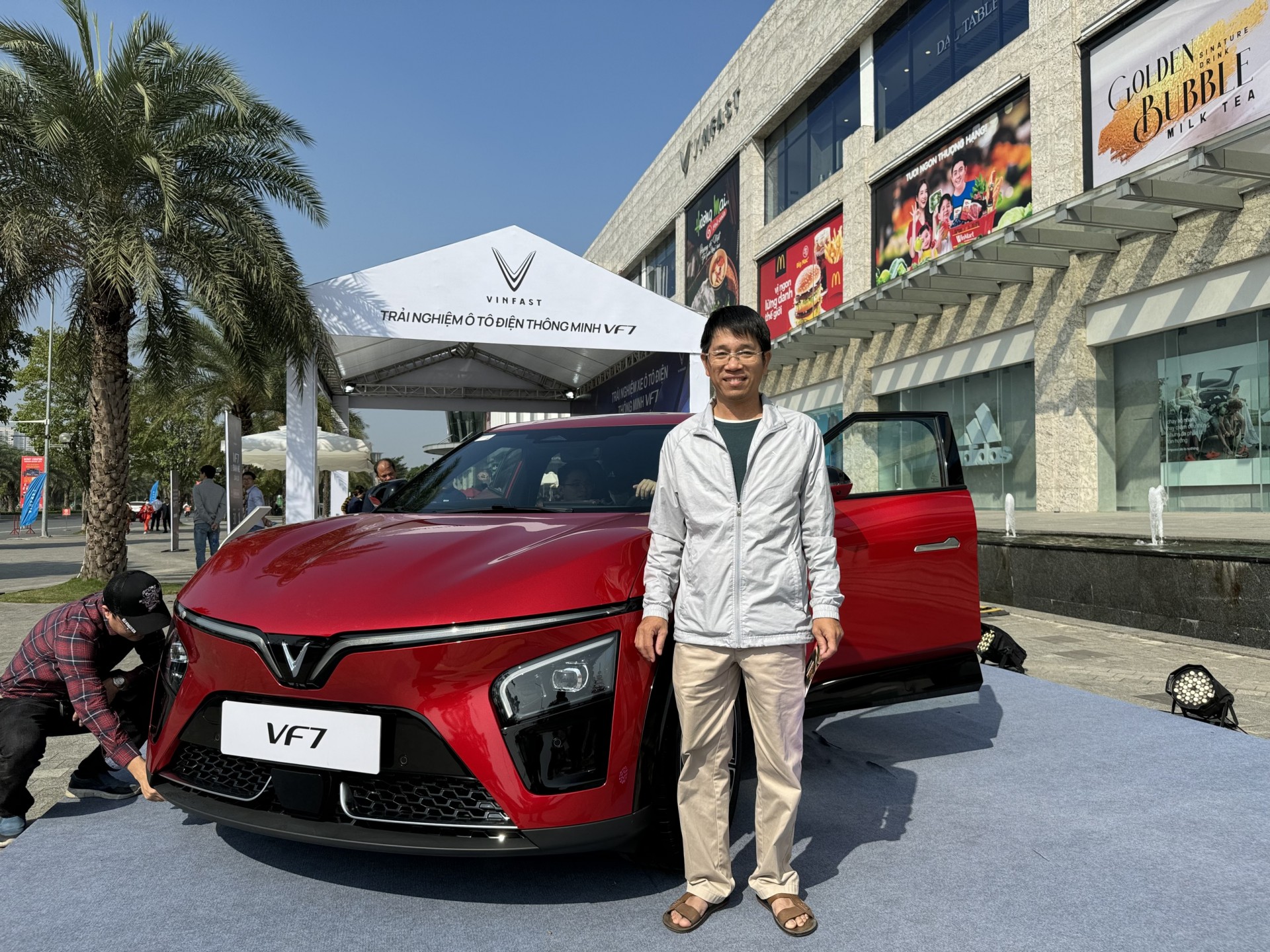 Khách hàng đánh giá VinFast VF 7: Xe đẹp, lái thích nhưng giảm thêm 100 triệu mới mua đánh giá VinFast VF7