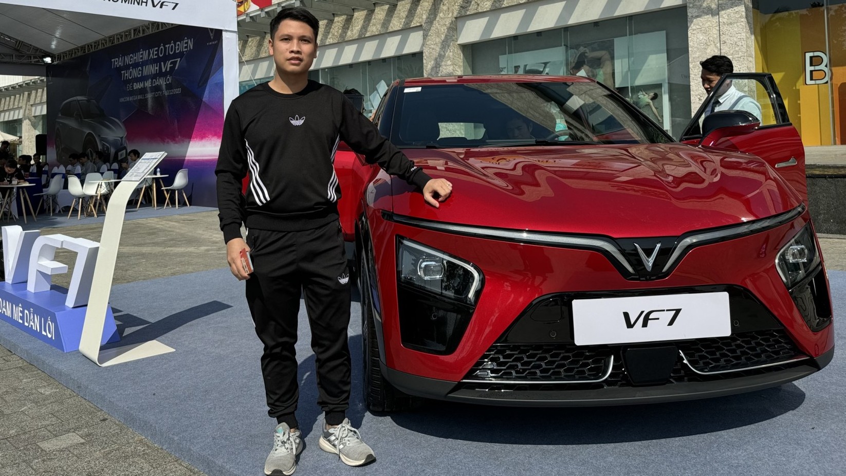 Khách hàng đánh giá VinFast VF7 Plus: Xe đẹp, lái thích nhưng giá chưa tốt