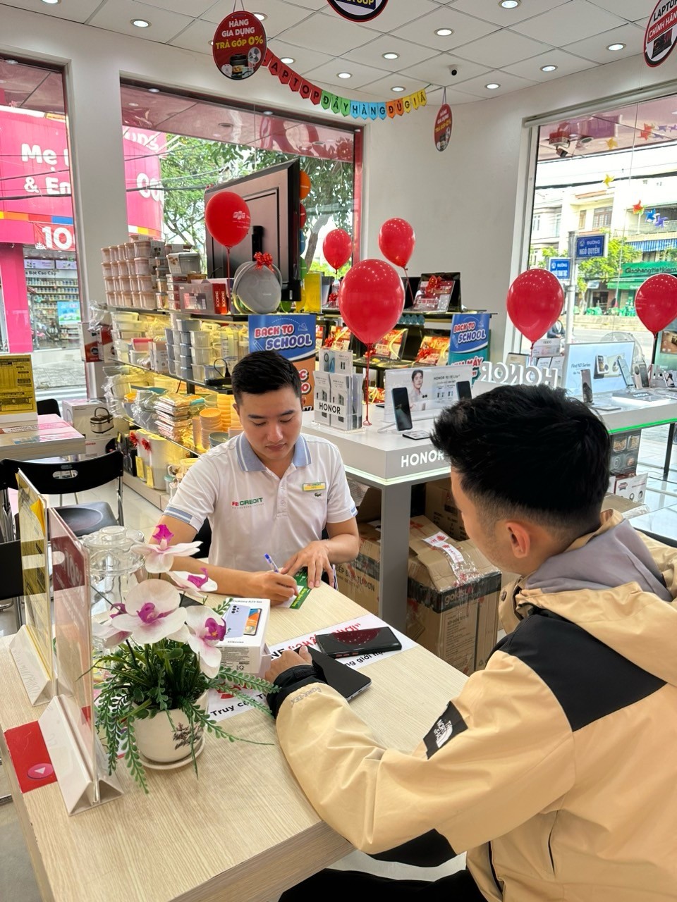VPBank và FE Credit hợp tác chiến lược FPT Shop hỗ trợ khách hàng mua sắm thiết bị điện tử VPBank và FE Credit hợp tác chiến lược FPT Shop hỗ trợ khách hàng mua sắm thiết bị điện tử