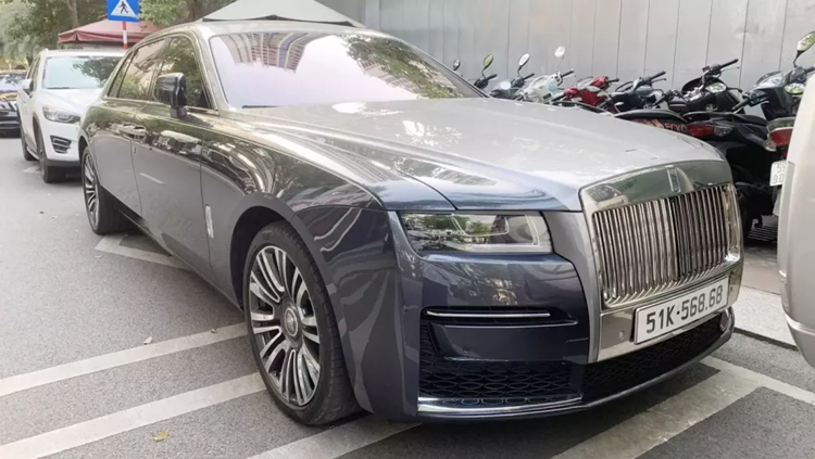 Xe siêu sang Rolls-Royce Ghost đeo biển 'lộc phát' tại Sài Gòn Xe siêu sang Rolls-Royce Ghost đeo biển 'lộc phát' tại Sài Gòn